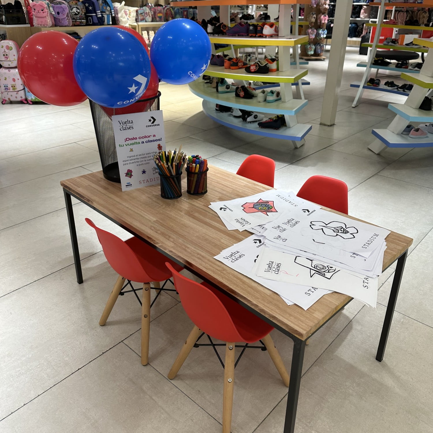 Activación en zapaterías Stadium - Vuelta a clases 2024  (mobiliario infantil)